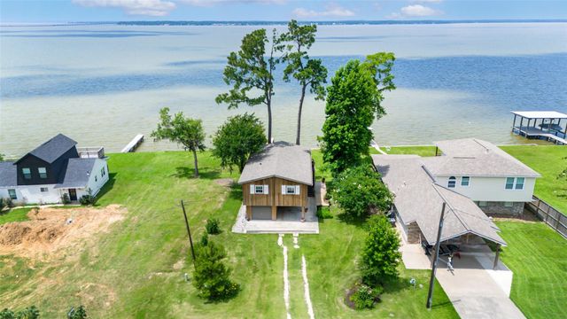 784 W Cattle Drive, Onalaska, TX 77360