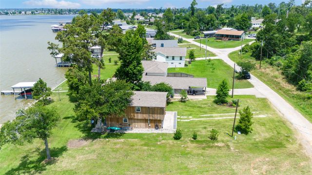 784 W Cattle Drive, Onalaska, TX 77360