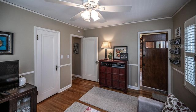1513 Hoyt Avenue W, Falcon Heights, MN 55108