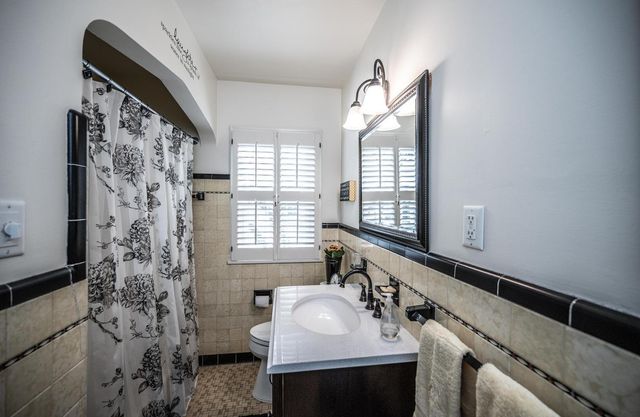 1513 Hoyt Avenue W, Falcon Heights, MN 55108