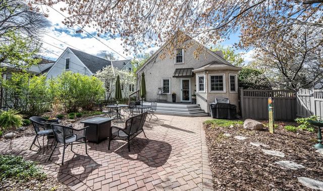 1513 Hoyt Avenue W, Falcon Heights, MN 55108