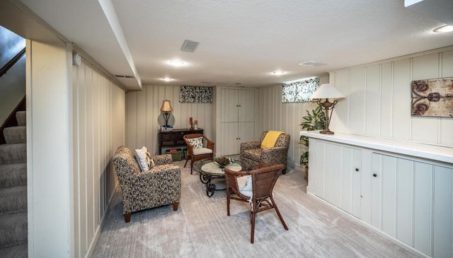 1513 Hoyt Avenue W, Falcon Heights, MN 55108