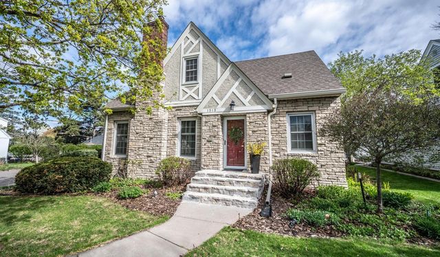 1513 Hoyt Avenue W, Falcon Heights, MN 55108