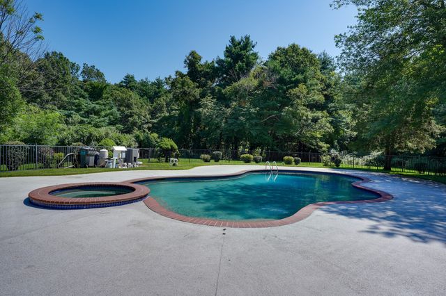 373 Caterina Hts, Concord, MA 01742