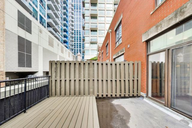 1326 S Indiana Parkway, Chicago, IL 60605