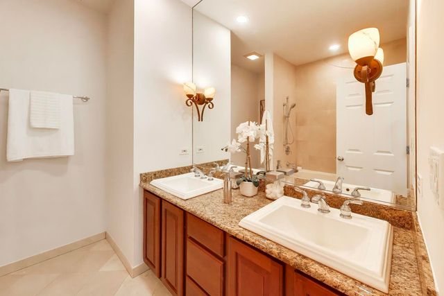 1326 S Indiana Parkway, Chicago, IL 60605