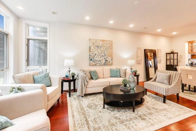 1326 S Indiana Parkway, Chicago, IL 60605