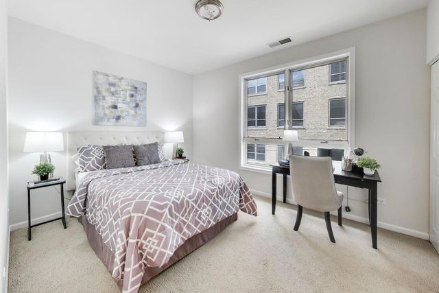 1326 S Indiana Parkway, Chicago, IL 60605