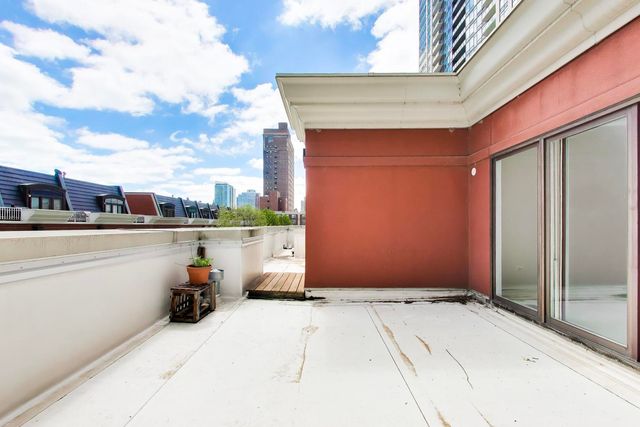 1326 S Indiana Parkway, Chicago, IL 60605