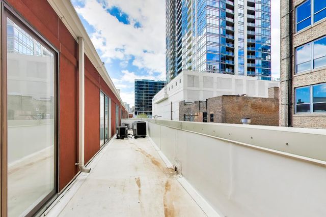1326 S Indiana Parkway, Chicago, IL 60605