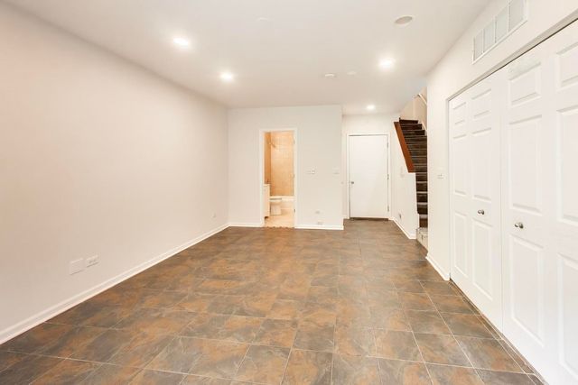1326 S Indiana Parkway, Chicago, IL 60605