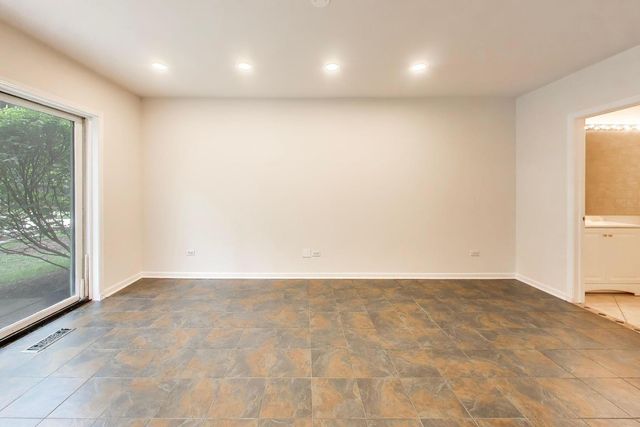 1326 S Indiana Parkway, Chicago, IL 60605