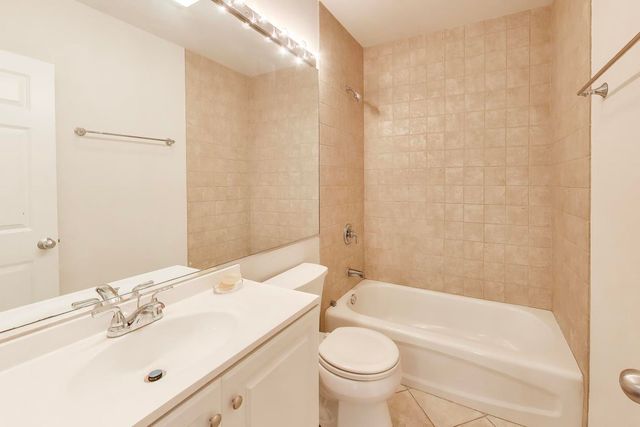 1326 S Indiana Parkway, Chicago, IL 60605