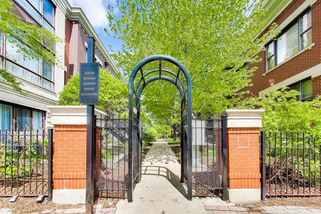 1326 S Indiana Parkway, Chicago, IL 60605