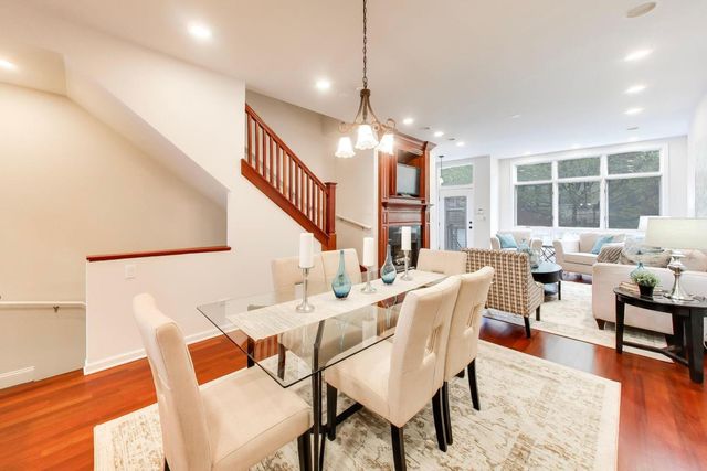 1326 S Indiana Parkway, Chicago, IL 60605