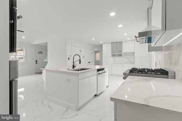 811 N BURGHLEY AVE, Ventnor City, NJ 08406