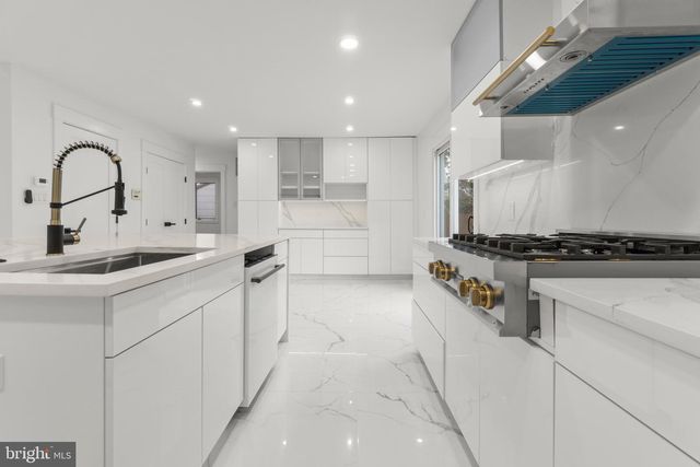 811 N BURGHLEY AVE, Ventnor City, NJ 08406