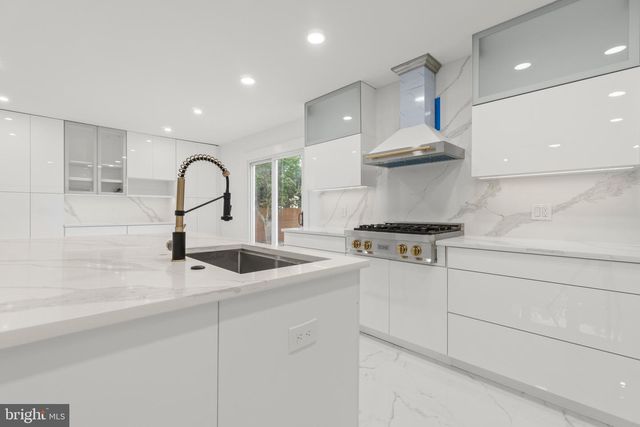 811 N BURGHLEY AVE, Ventnor City, NJ 08406