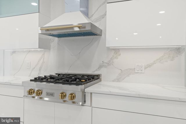 811 N BURGHLEY AVE, Ventnor City, NJ 08406