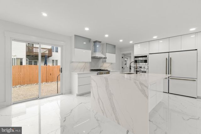 811 N BURGHLEY AVE, Ventnor City, NJ 08406