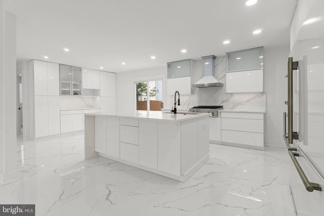 811 N BURGHLEY AVE, Ventnor City, NJ 08406