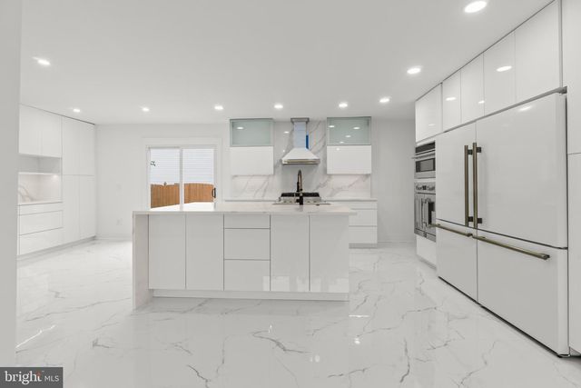 811 N BURGHLEY AVE, Ventnor City, NJ 08406