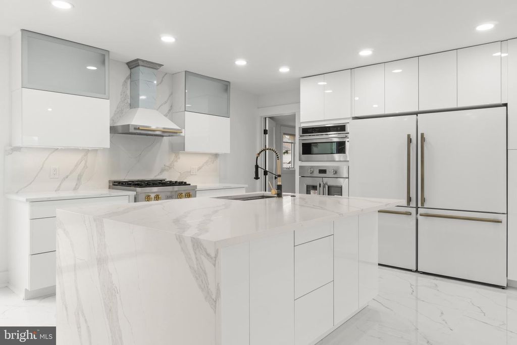 811 N BURGHLEY AVE, Ventnor City, NJ 08406