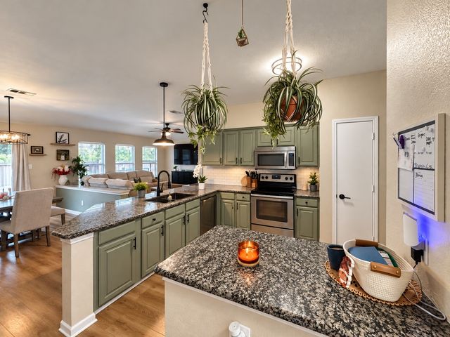 7616 Sunburst Trail, Denton, TX 76210