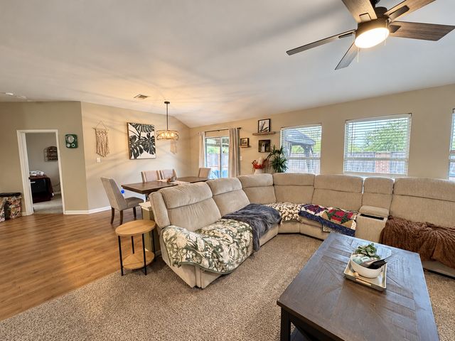 7616 Sunburst Trail, Denton, TX 76210