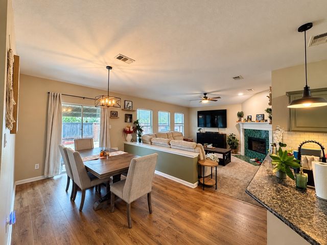 7616 Sunburst Trail, Denton, TX 76210