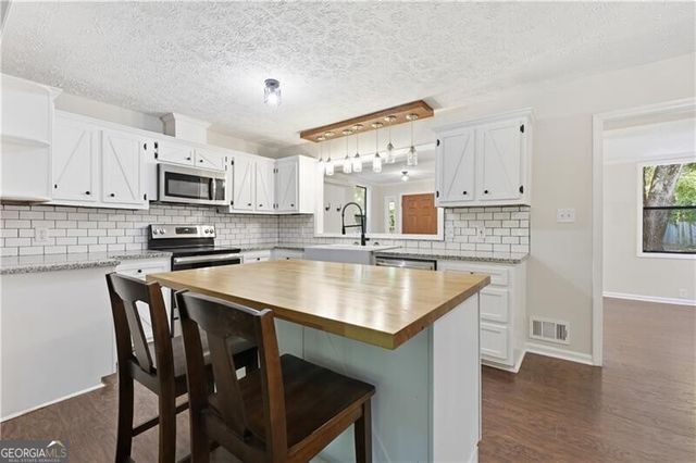 1988 Elmwood Circle, Snellville, GA 30078
