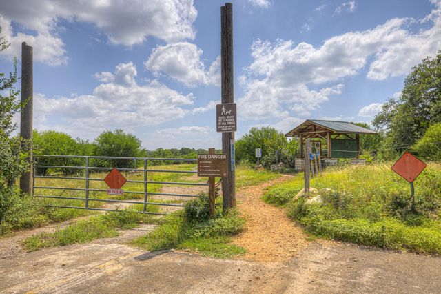 2047 Lisa LN, San Marcos, TX 78666