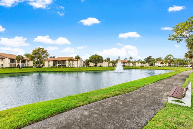 3560 Pine Tree Court B-1, Greenacres, FL 33463