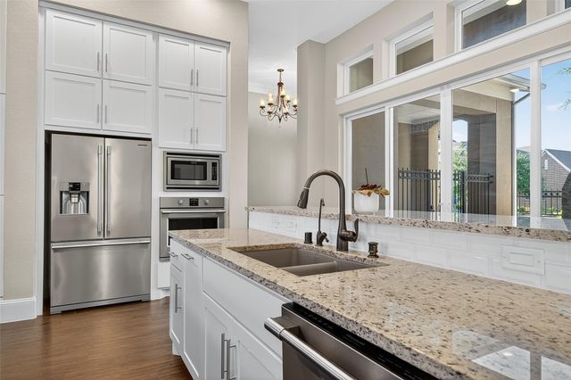 715 Suncatcher Circle, Richmond, TX 77406