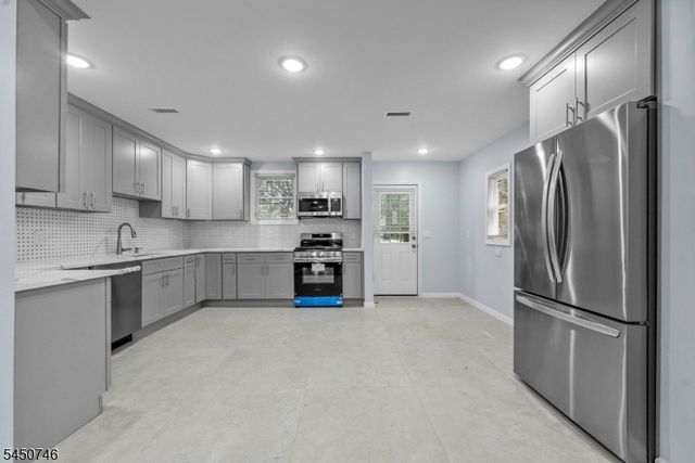 100 Atlantic St, Jersey City, NJ 07304