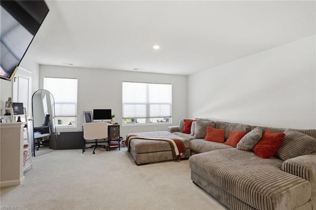 25 Clara CT, Suffolk, VA 23434