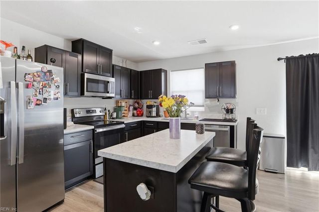 25 Clara CT, Suffolk, VA 23434