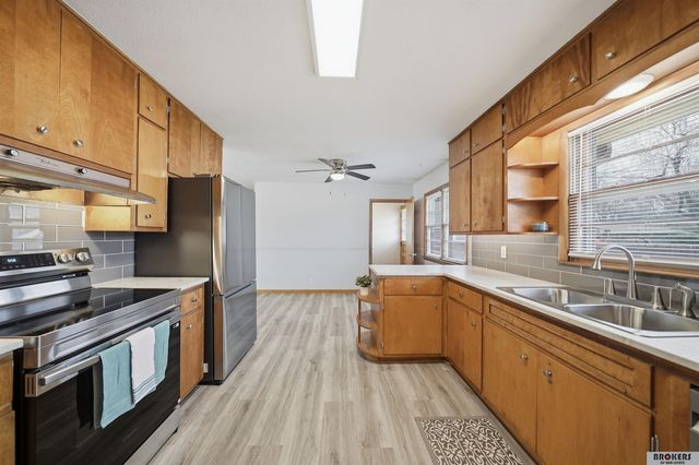 614 North Avenue, Seward, NE 68434