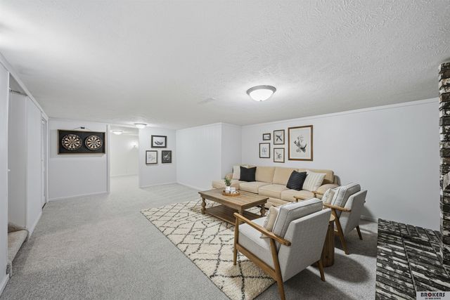 614 North Avenue, Seward, NE 68434