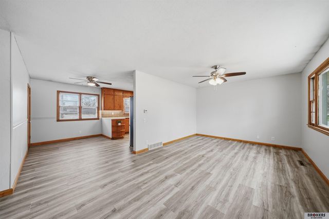 614 North Avenue, Seward, NE 68434