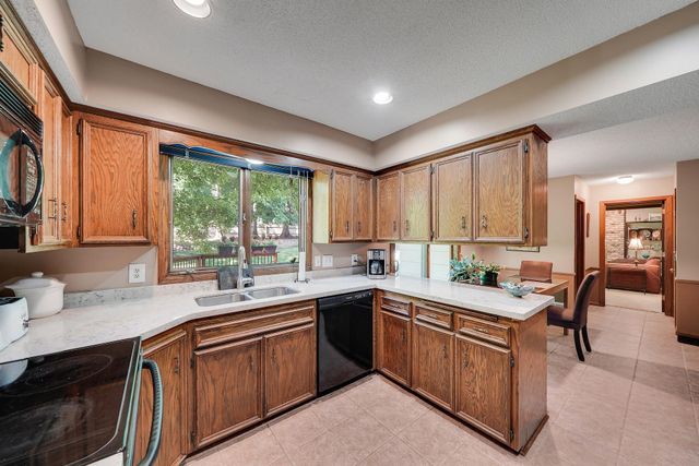 8359 Amsden Ridge Drive, Bloomington, MN 55438