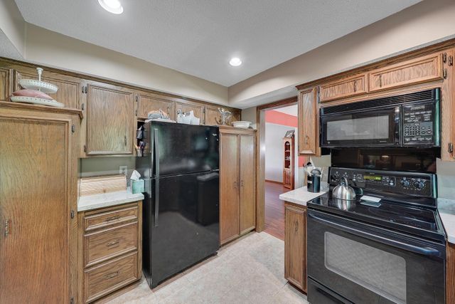 8359 Amsden Ridge Drive, Bloomington, MN 55438