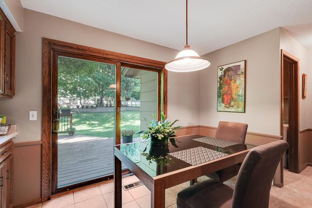 8359 Amsden Ridge Drive, Bloomington, MN 55438