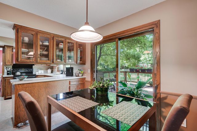 8359 Amsden Ridge Drive, Bloomington, MN 55438