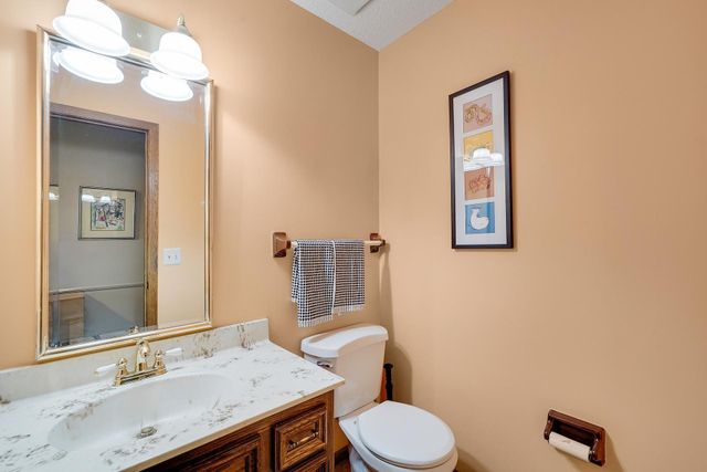 8359 Amsden Ridge Drive, Bloomington, MN 55438