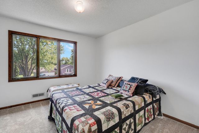 8359 Amsden Ridge Drive, Bloomington, MN 55438