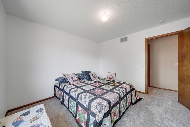 8359 Amsden Ridge Drive, Bloomington, MN 55438