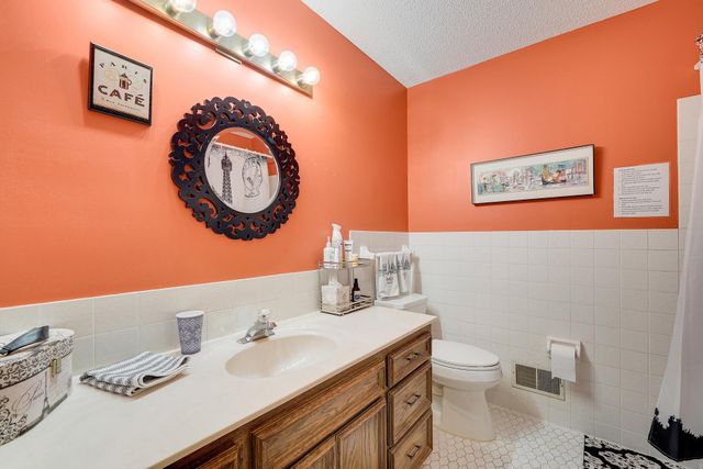 8359 Amsden Ridge Drive, Bloomington, MN 55438
