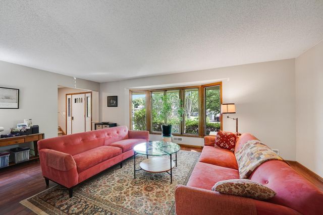 8359 Amsden Ridge Drive, Bloomington, MN 55438