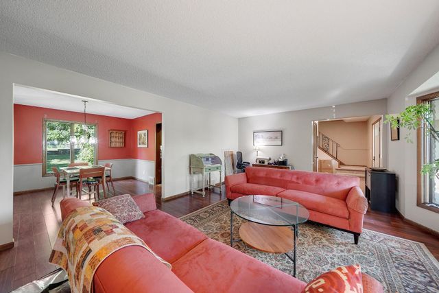 8359 Amsden Ridge Drive, Bloomington, MN 55438